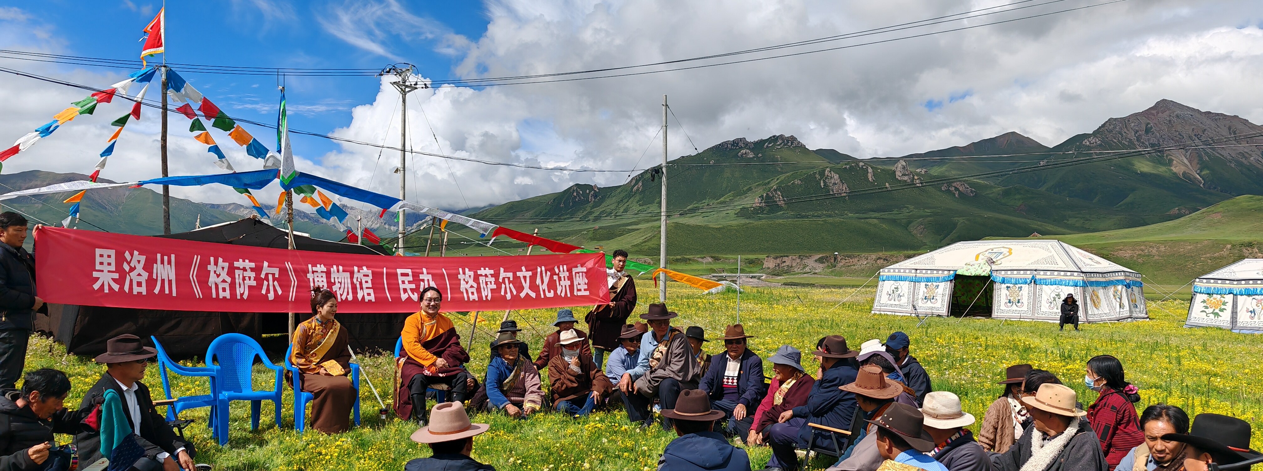 图登达杰在非遗博览会表演